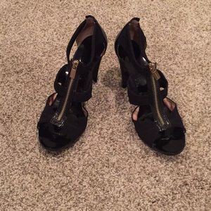 Michael Kors | Berkley T-Strap Zip Sandals | 9.5